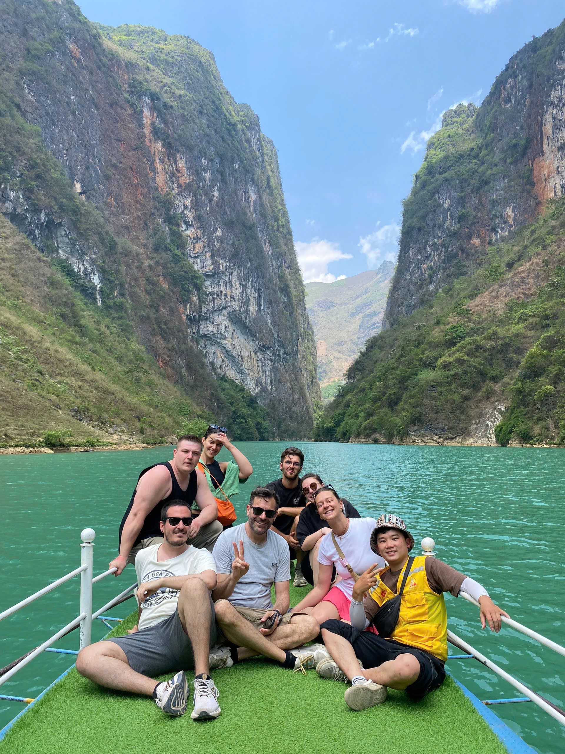 Boat trip on Nho Que River through Tu San Canyon