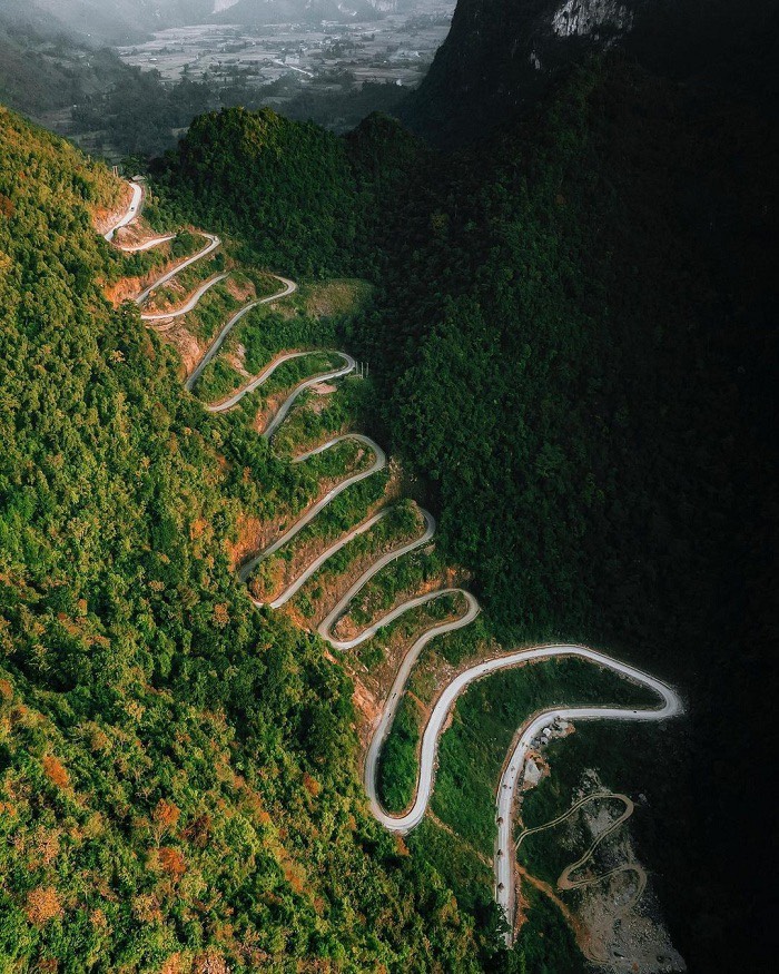 Ride through Bac Sum Pass and capture panoramic views at Quan Ba Heaven Gate - xplore Lung Khuy Cave