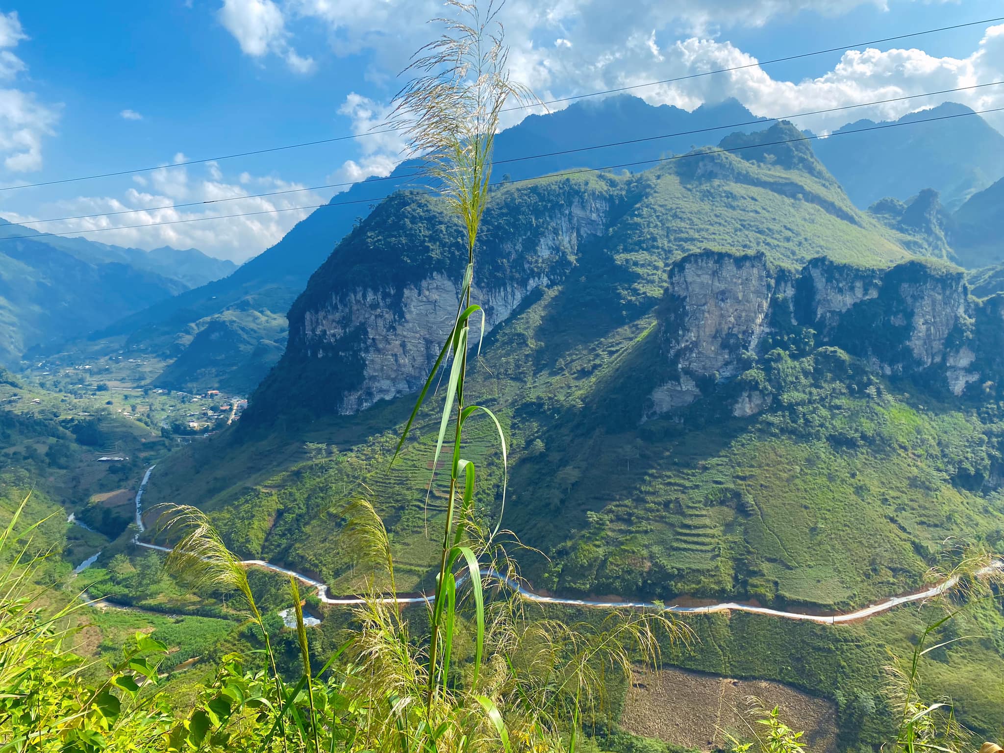 Lunch in Meo Vac, then wind through Mau Due and Lung Ho with endless valley views - Arrive in Du Gia Village, join a Tay family for dinner, and cheers with local corn wine