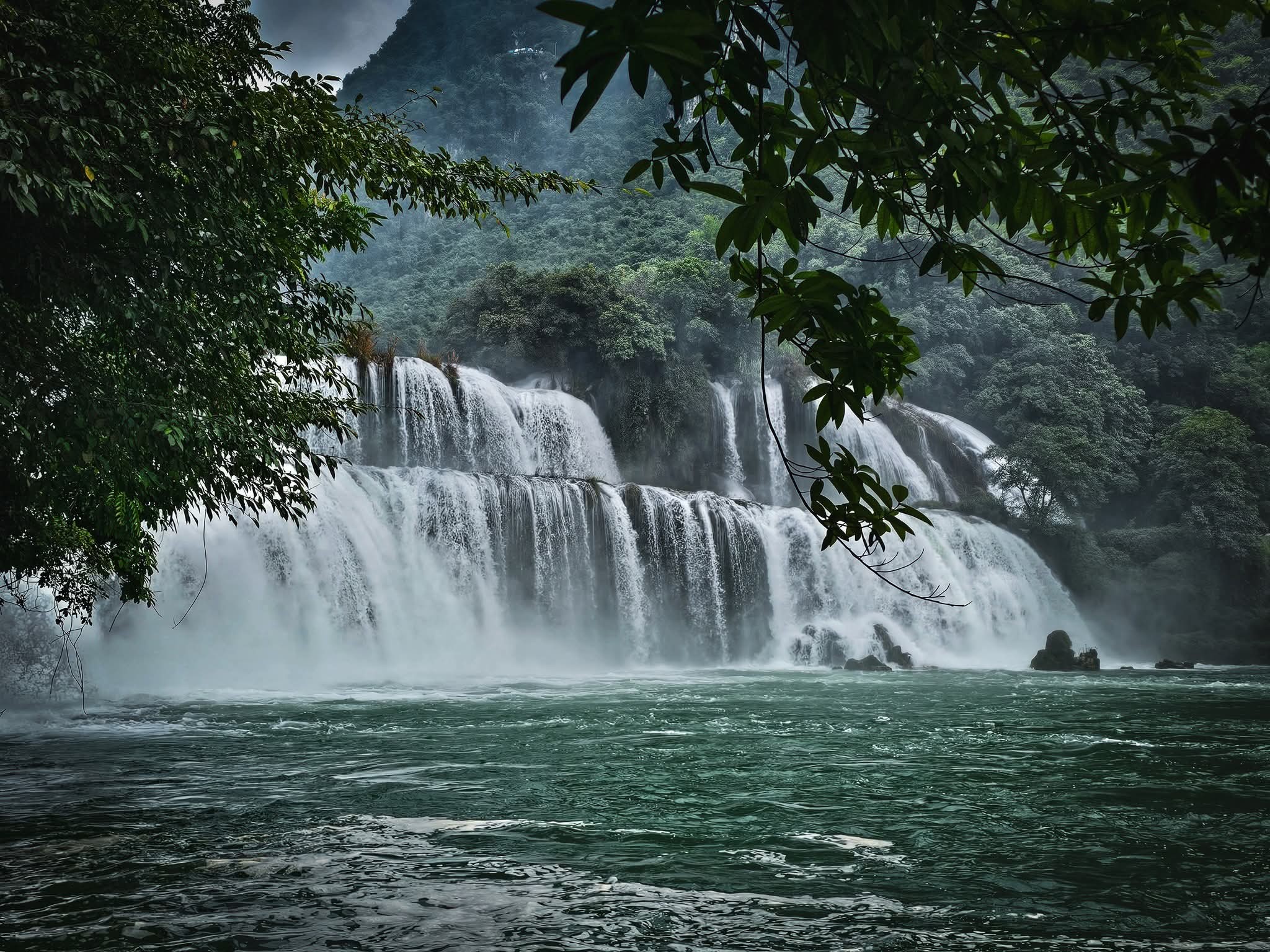 Visit the spectacular Ban Gioc Waterfall, one of Asia’s most beautiful border waterfalls - Take a boat ride to approach the falls