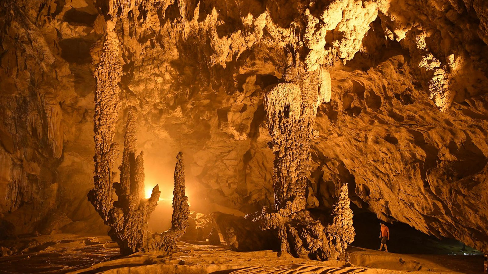 Explore the stunning Nguom Ngao Cave with its limestone formations.