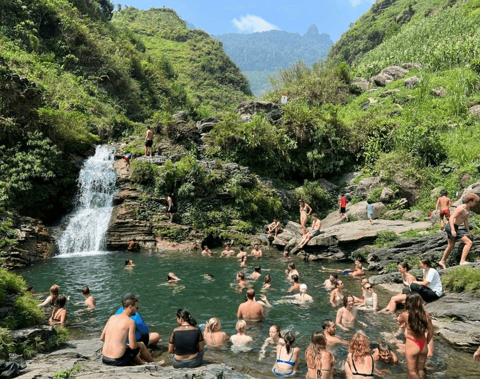 Du Gia Waterfall