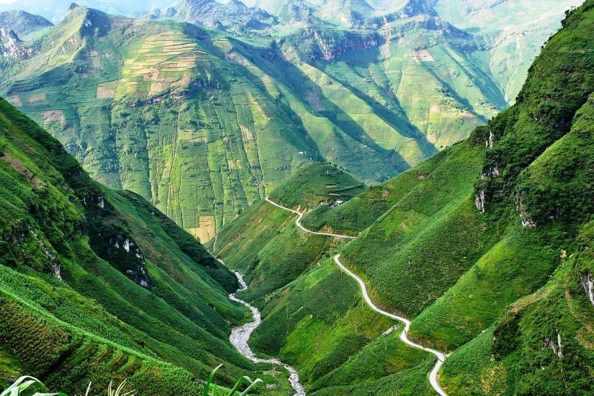 Happiness Road 190 km : The Legendary Trail of Ha Giang Loop